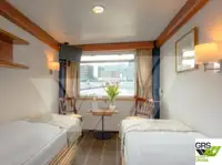 Kapal pesiar keur dijual