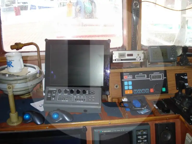 Kapal pangangkut lauk hirup keur dijual