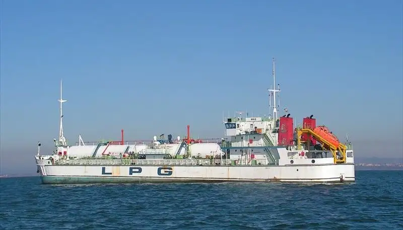 Kapal pangangkut LNG keur dijual