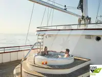 Kapal pesiar keur dijual