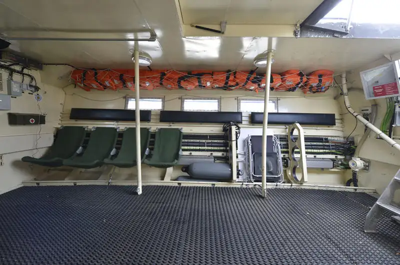 Kapal angkatan laut / militer keur dijual