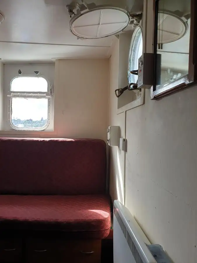 Kapal kerja keur dijual