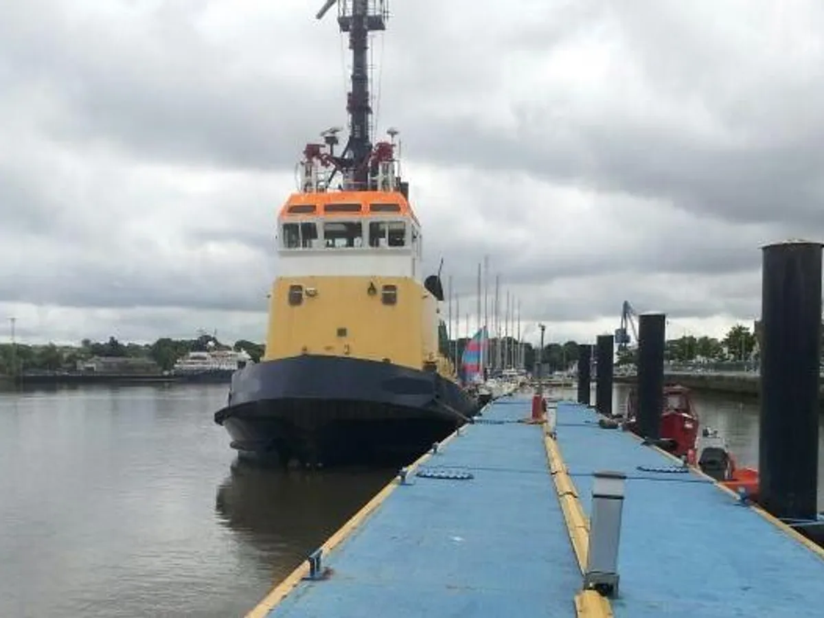 Kapal penarik keur dijual