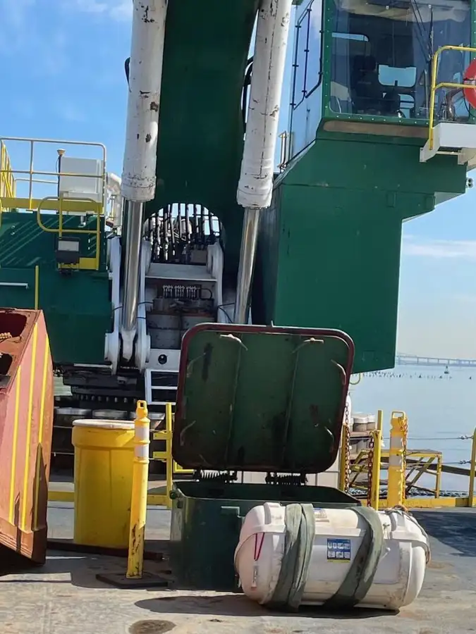 Kapal keruk keur dijual