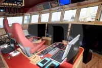 Kapal pangangkut lauk hirup keur dijual