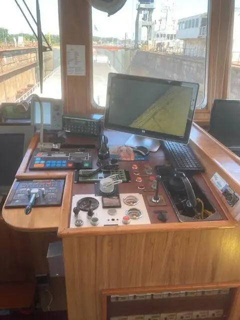Kapal pangangkut barang curah keur dijual