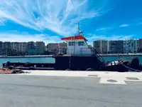 Kapal kerja keur dijual