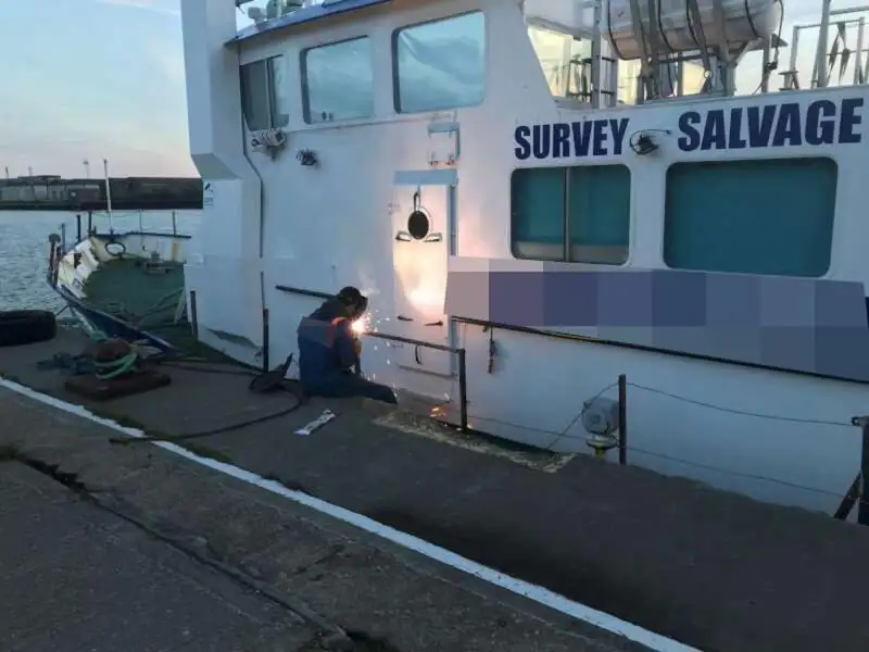 Kapal kerja keur dijual