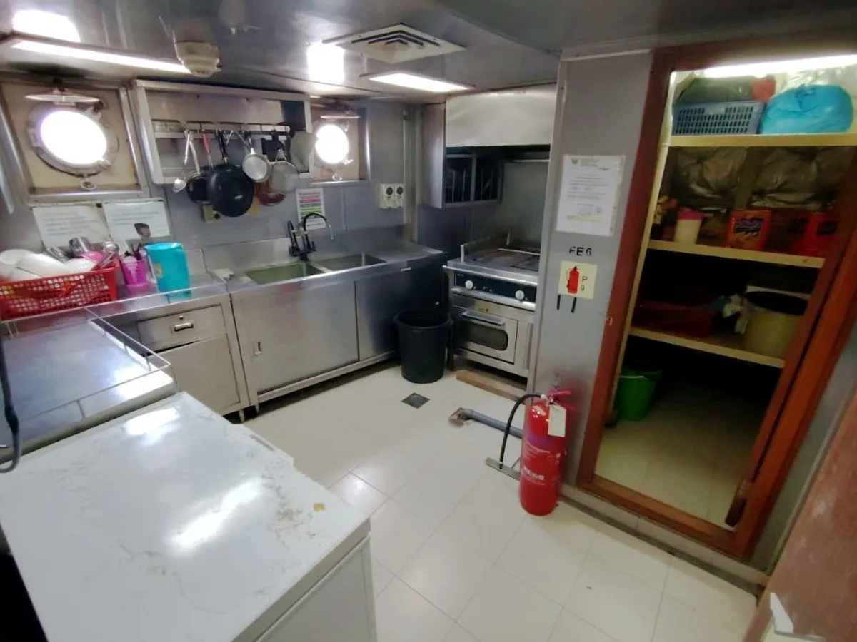 Kapal pendaratan, tangki keur dijual
