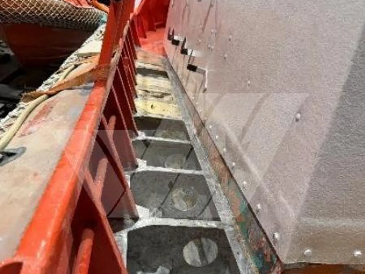 Kapal kerja keur dijual