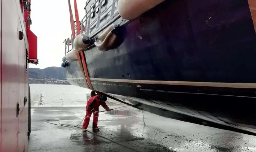 Kapal kerja keur dijual
