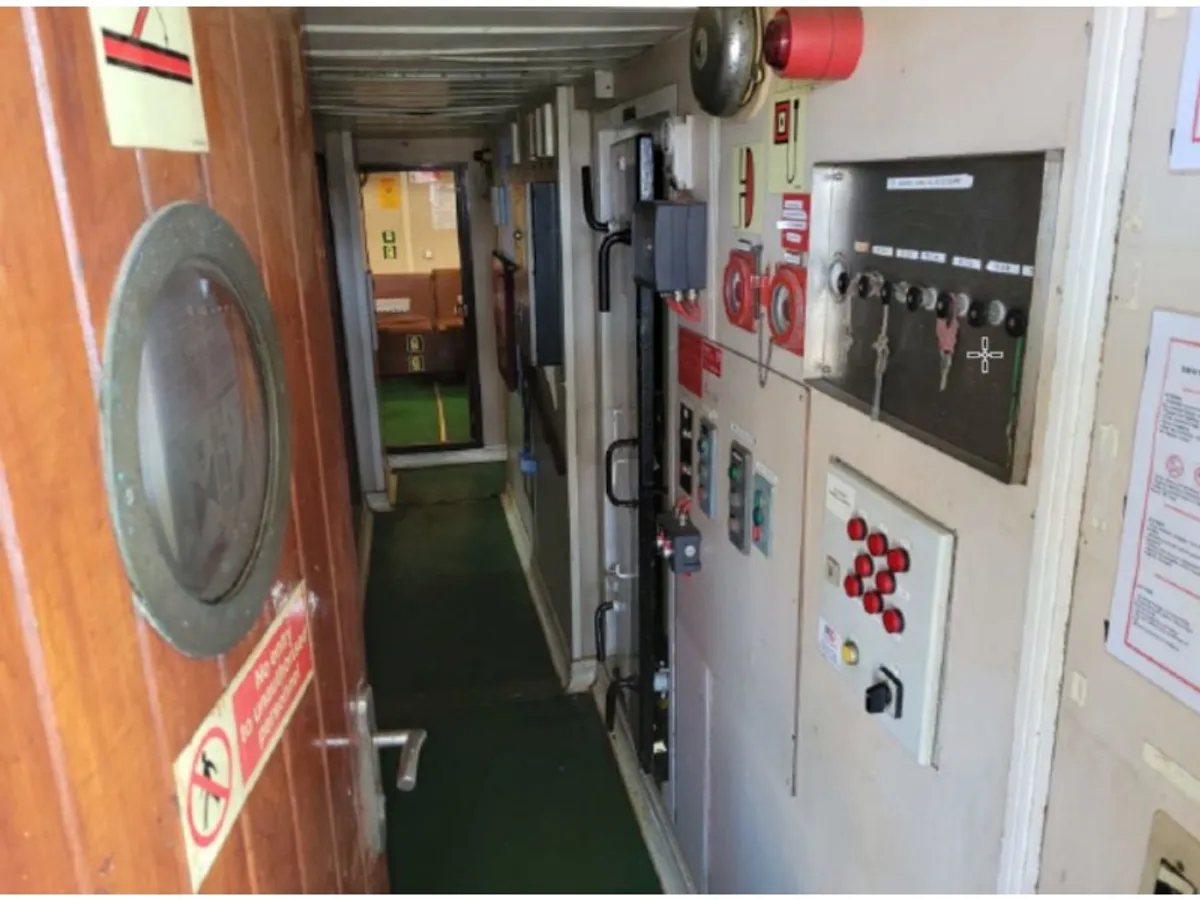 Kapal pasokan keur dijual