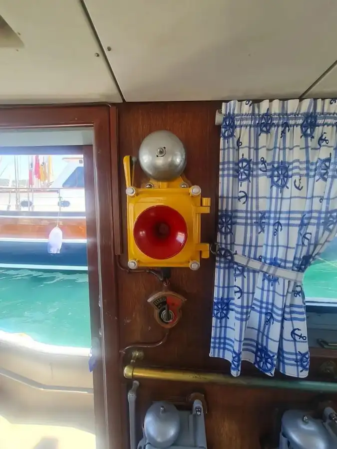 Kapal pemadam kebakaran keur dijual