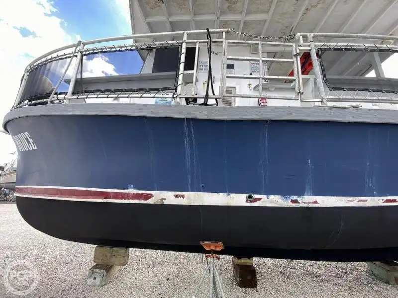 Kapal pesiar keur dijual