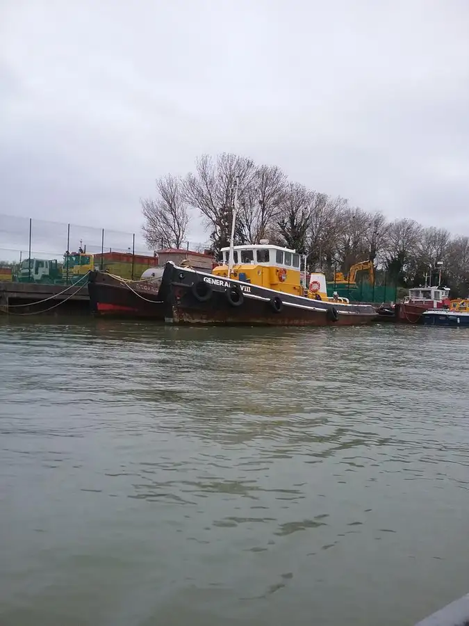 Kapal penarik keur dijual