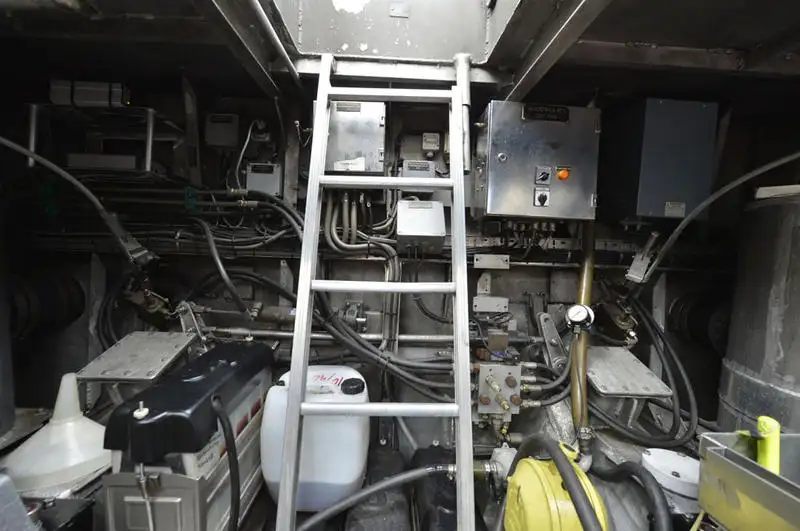 Kapal angkatan laut / militer keur dijual