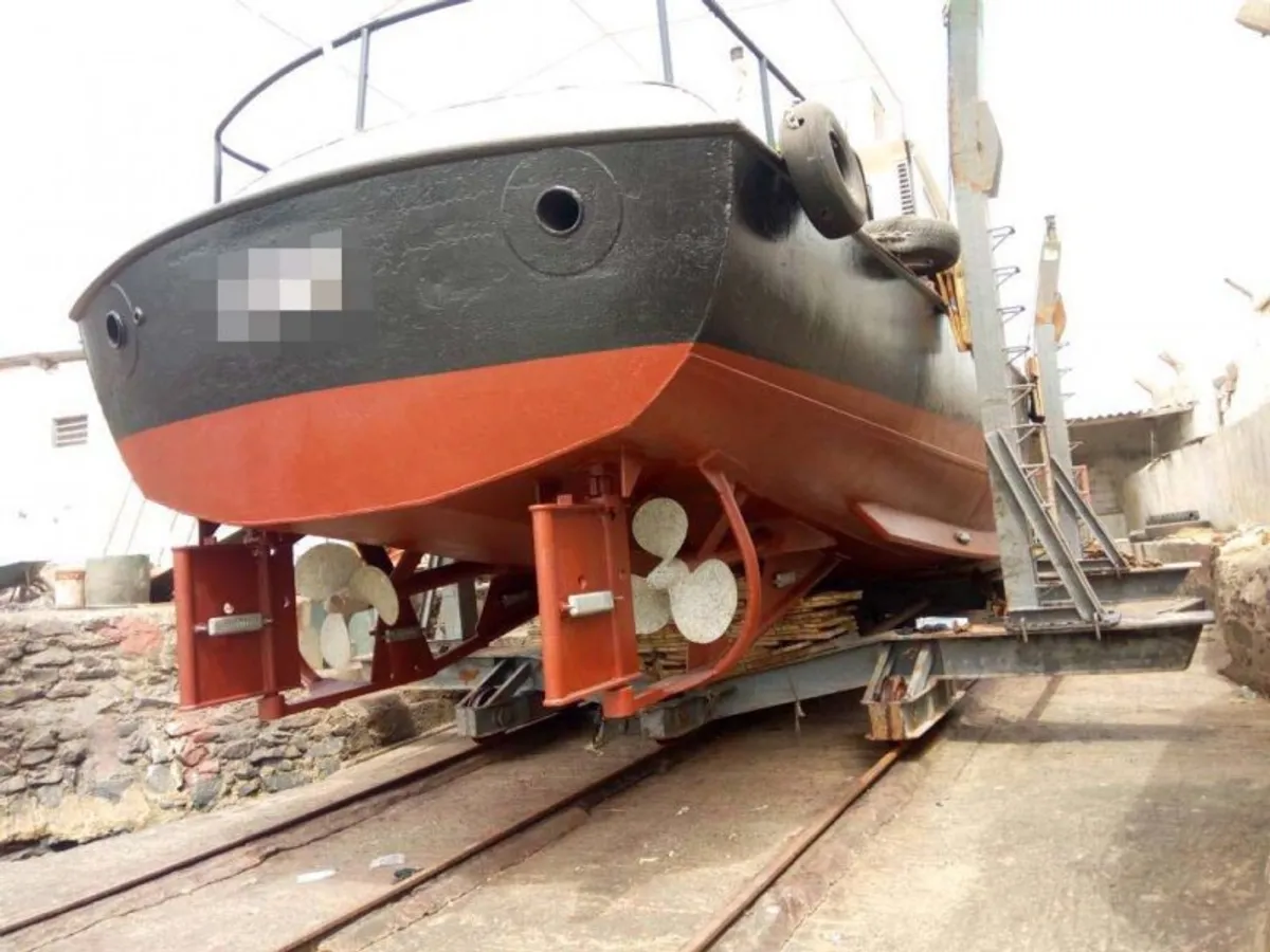 Kapal kerja keur dijual
