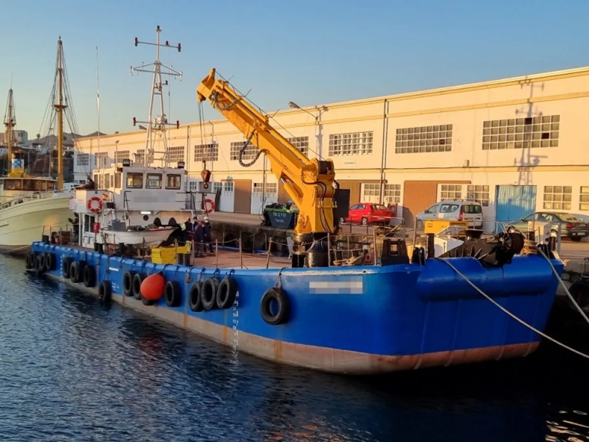 Kapal kerja keur dijual