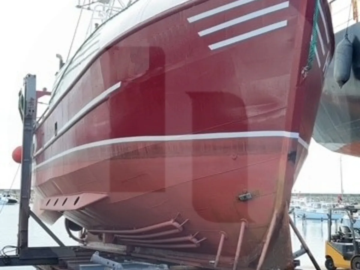 Kapal pangangkut lauk hirup keur dijual