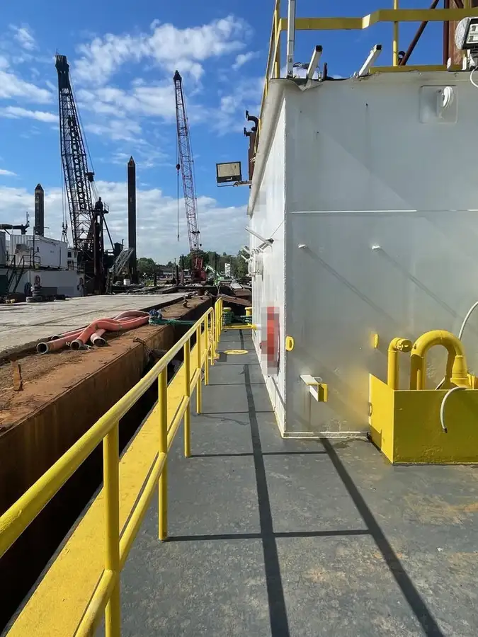 Kapal keruk keur dijual