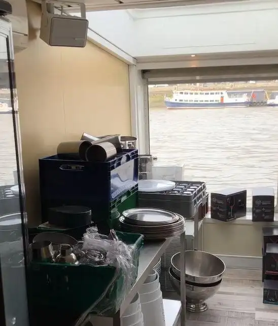 Kapal pesiar-feri keur dijual