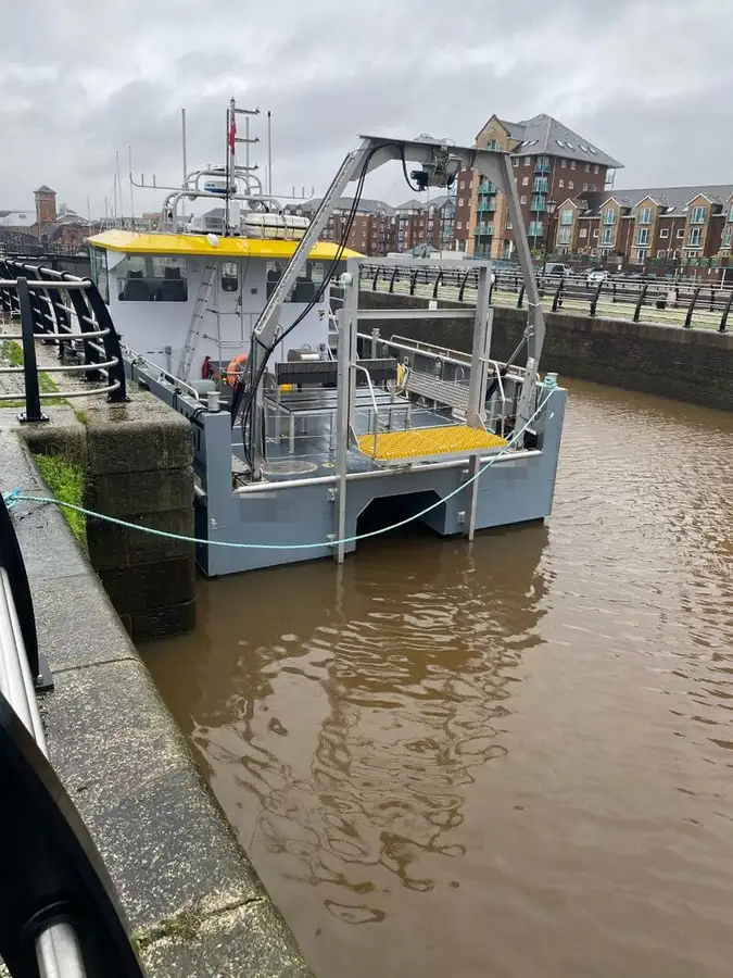 Kapal kerja keur dijual