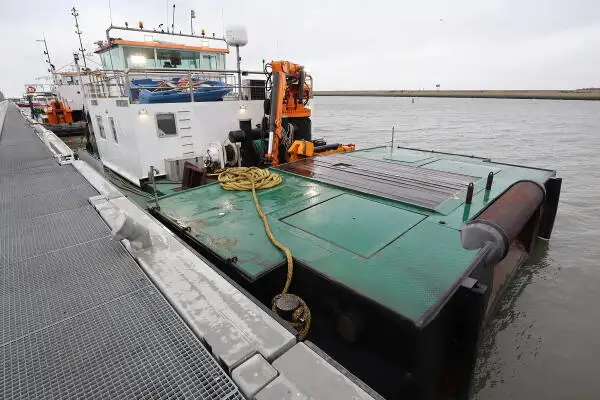 Kapal penarik keur dijual
