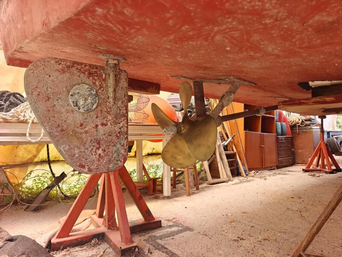 Kapal kerja keur dijual