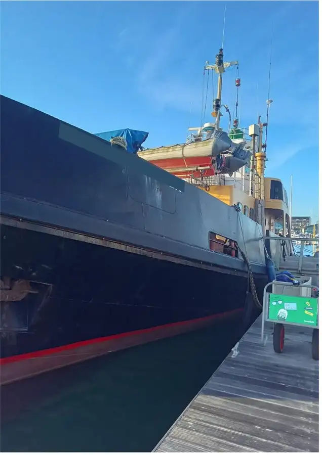 Kapal kerja keur dijual