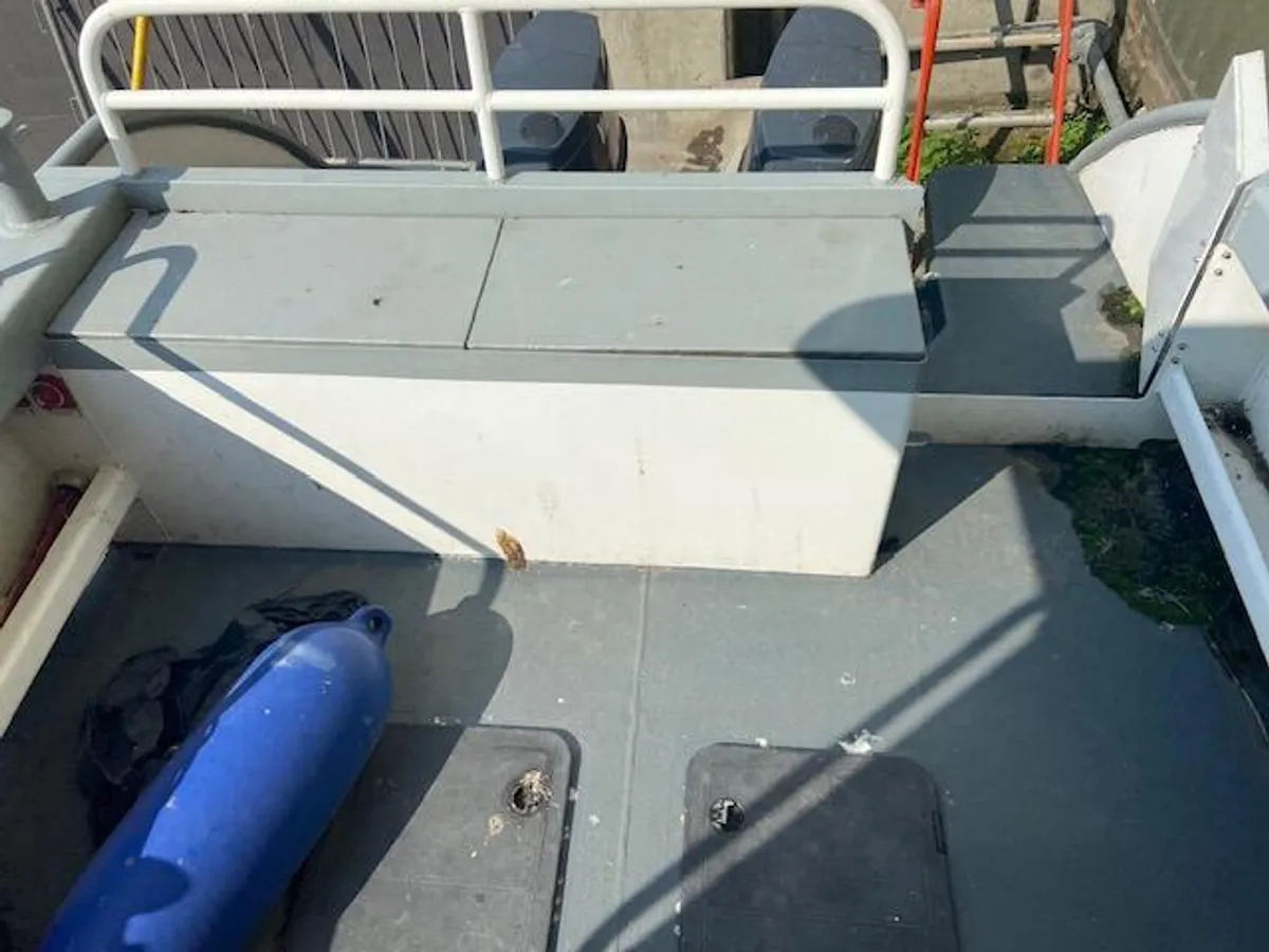 Kapal kerja keur dijual