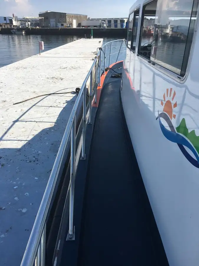 Kapal kerja keur dijual