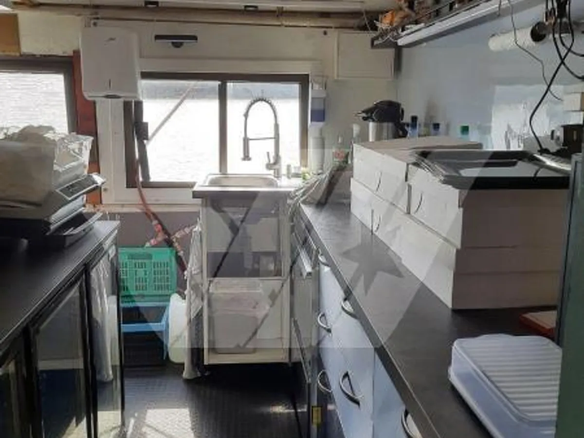 Kapal wisata keur dijual