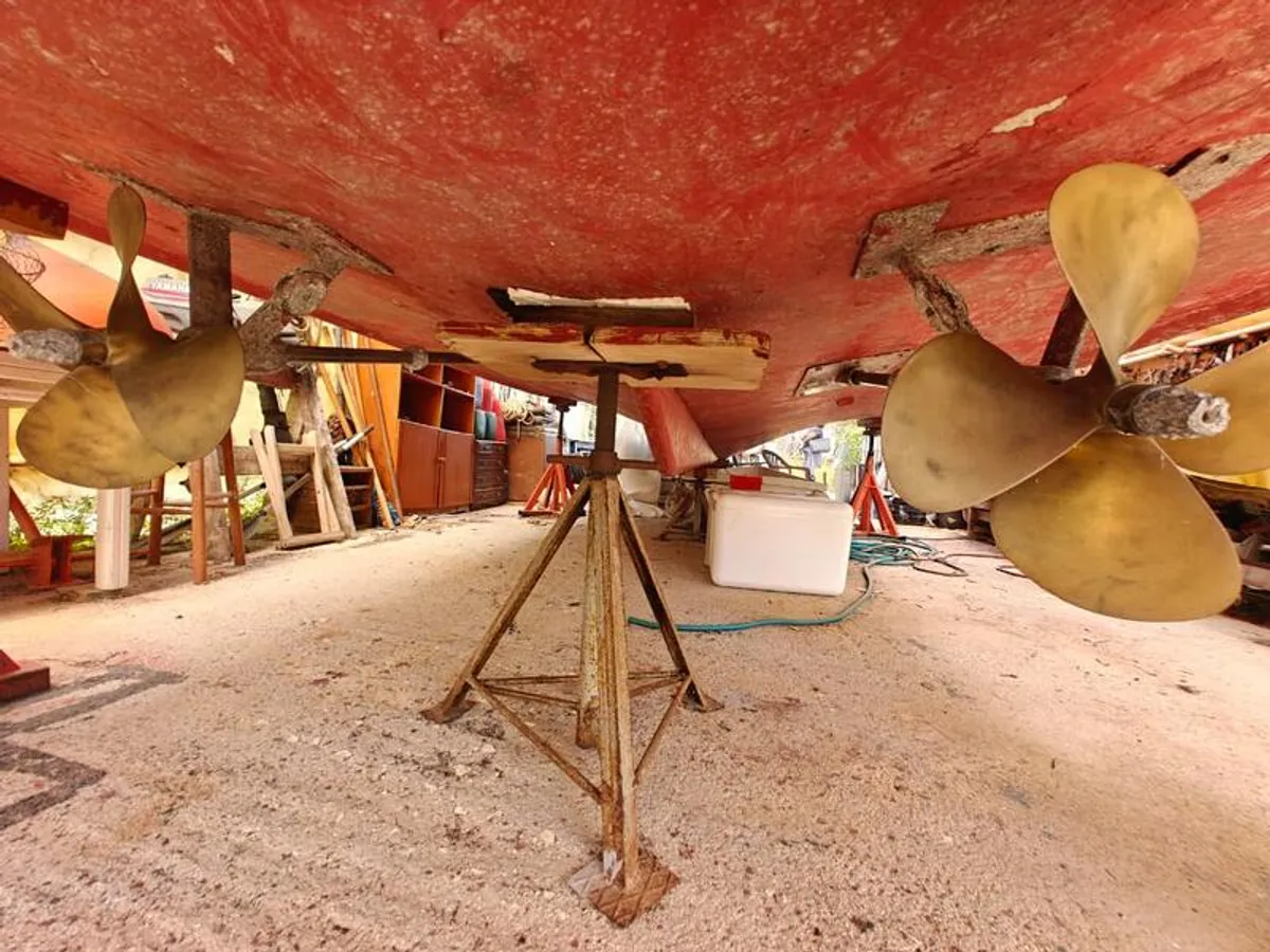Kapal kerja keur dijual