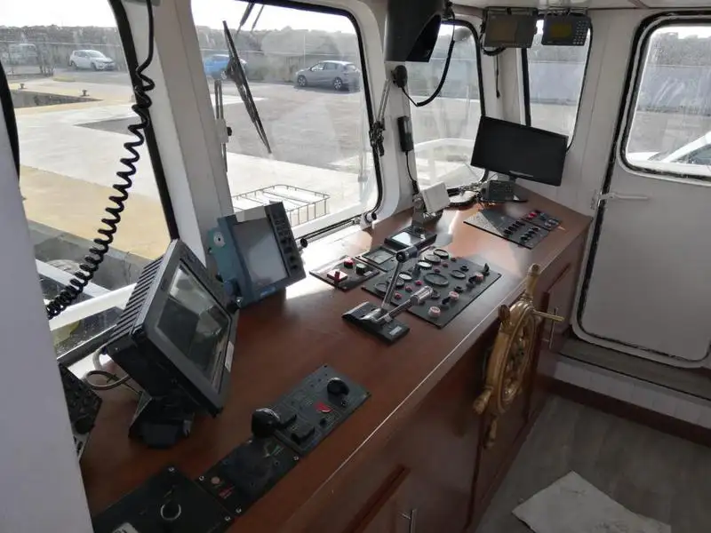Kapal kerja keur dijual