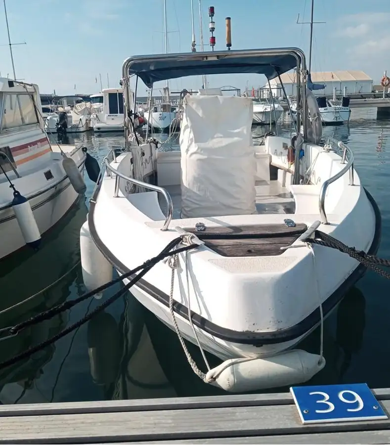 Kapal pesiar keur dijual