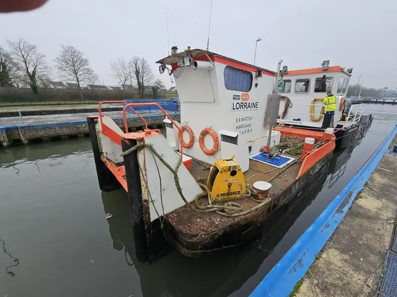 Kapal penarik keur dijual