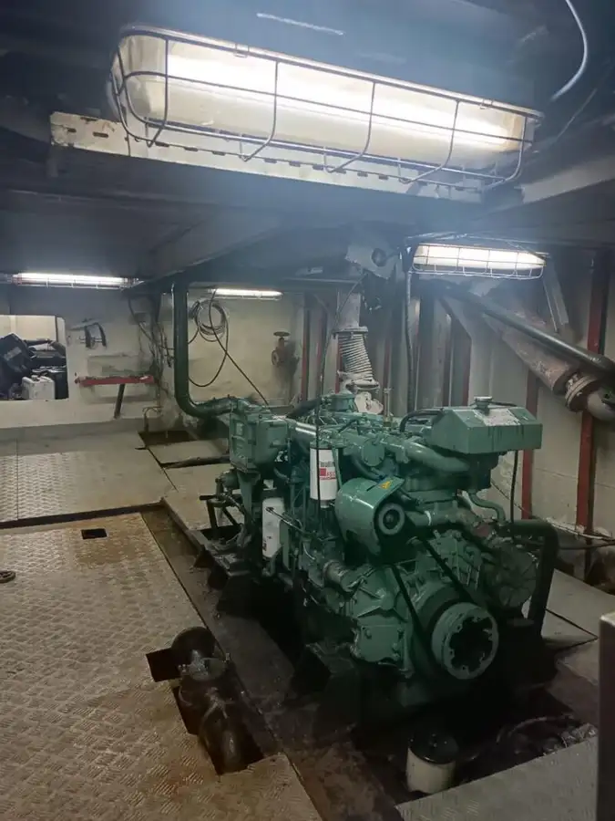 Kapal kerja keur dijual