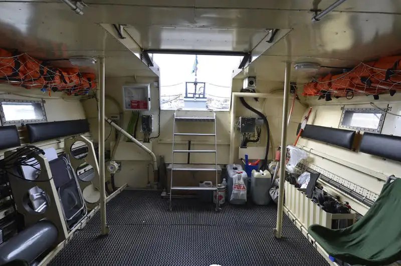 Kapal angkatan laut / militer keur dijual