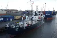 Kapal survey pikeun dijual