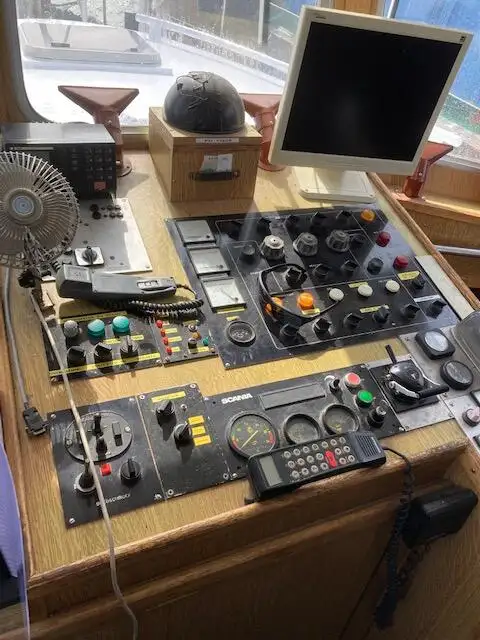 Kapal kerja keur dijual