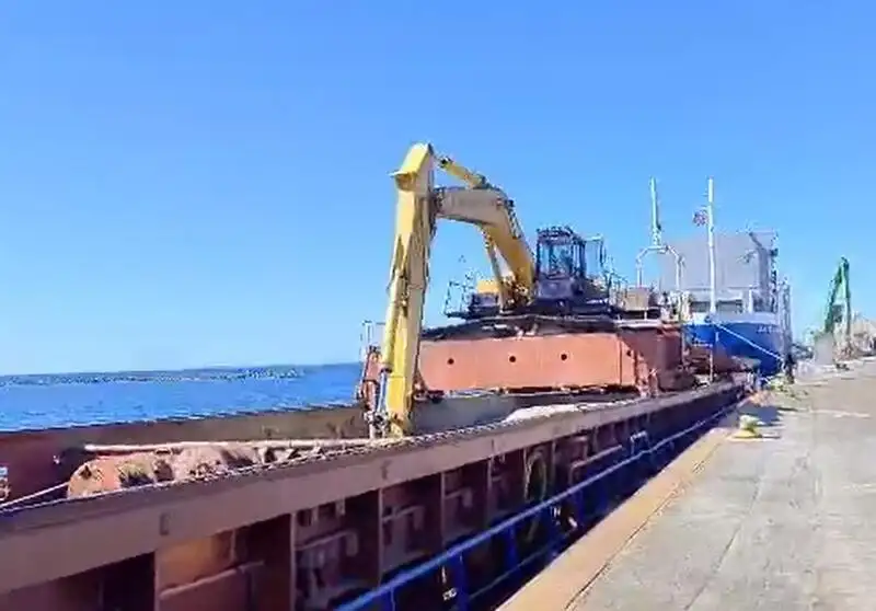 Kapal keruk keur dijual