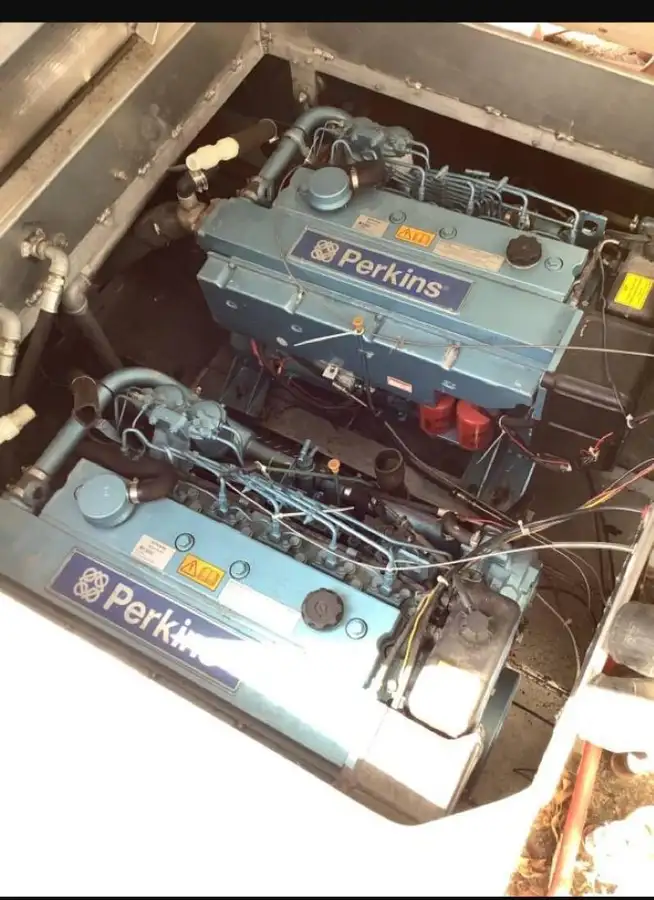 Kapal kerja keur dijual