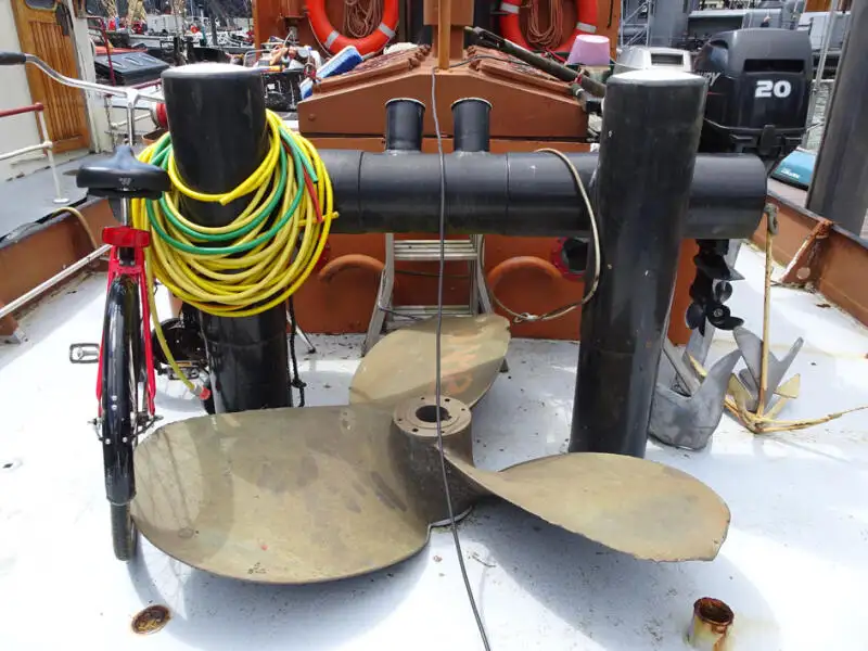 Kapal penarik keur dijual