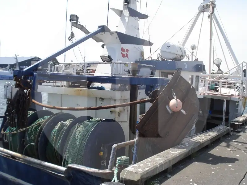 Kapal pangangkut lauk hirup keur dijual