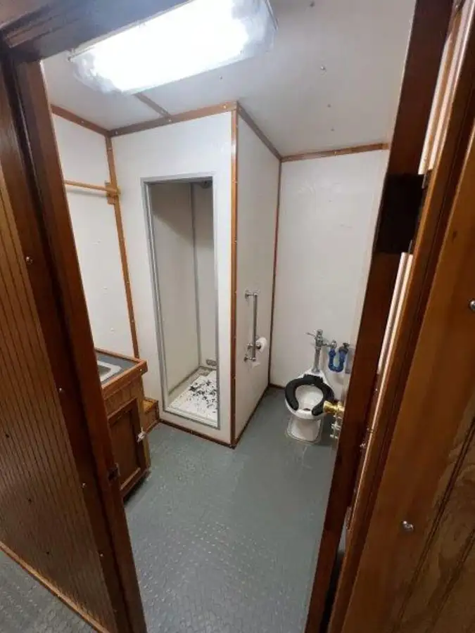 Kapal kru keur dijual
