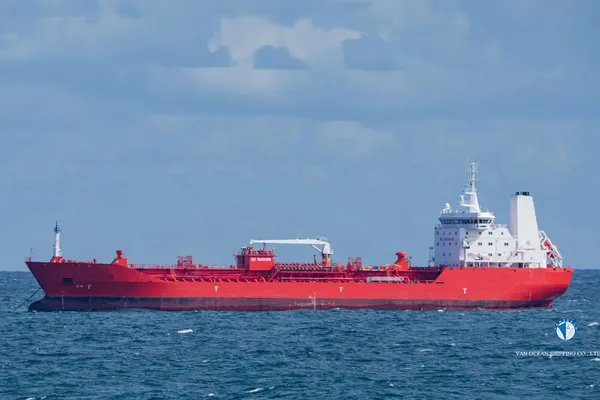 Oil/Chemical tanker for sale