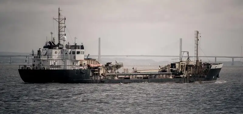 Kapal keruk keur dijual
