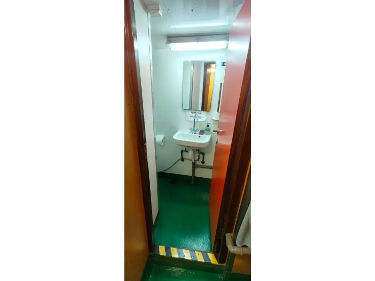 Kapal pasokan keur dijual