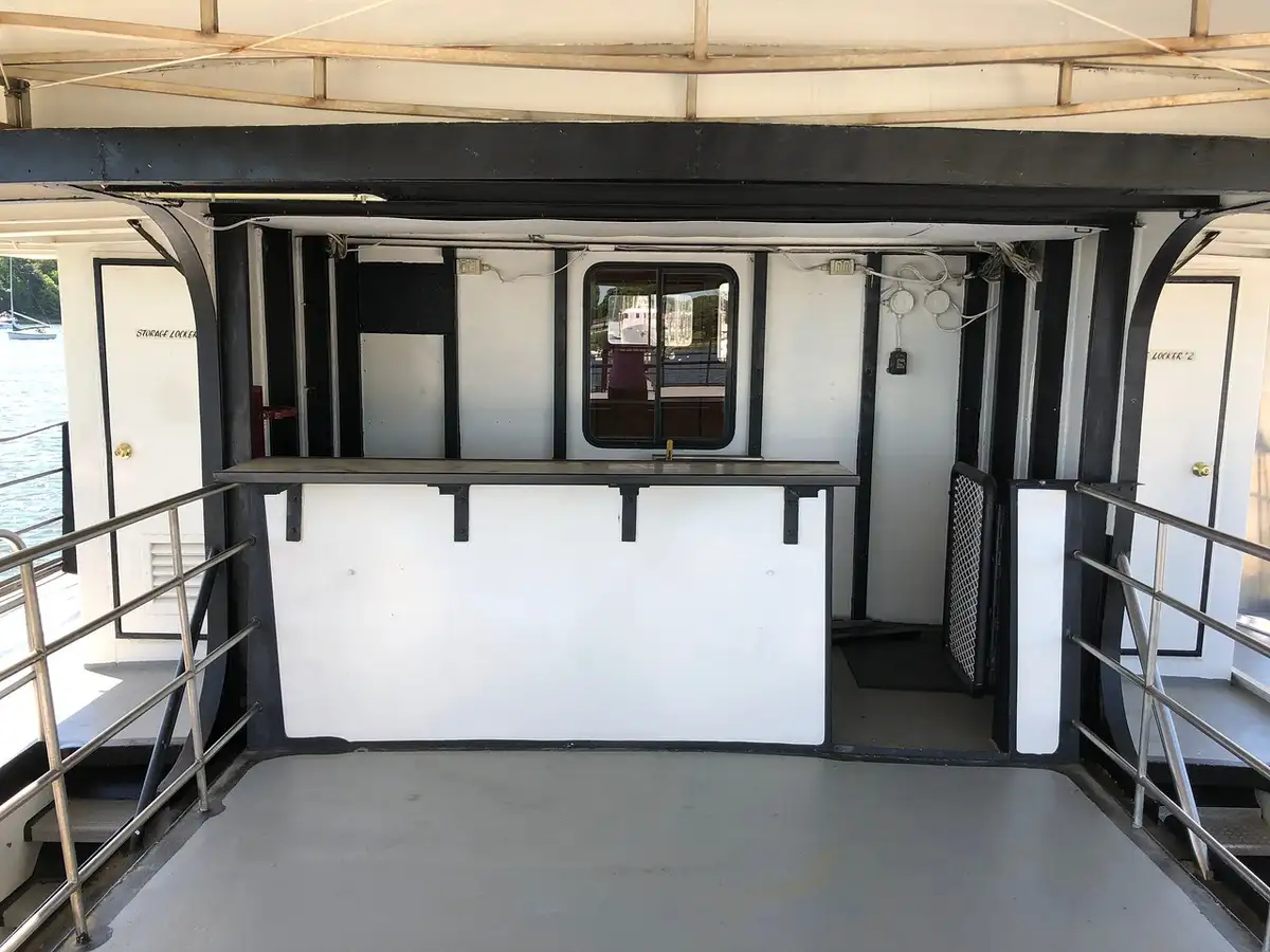 Kapal pesiar-feri keur dijual
