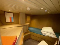 Kapal pasokan keur dijual
